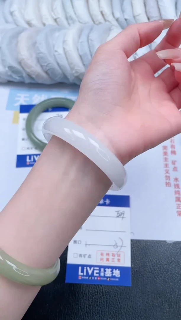 【闪购商品】石英质玉手镯未镶嵌T239-57