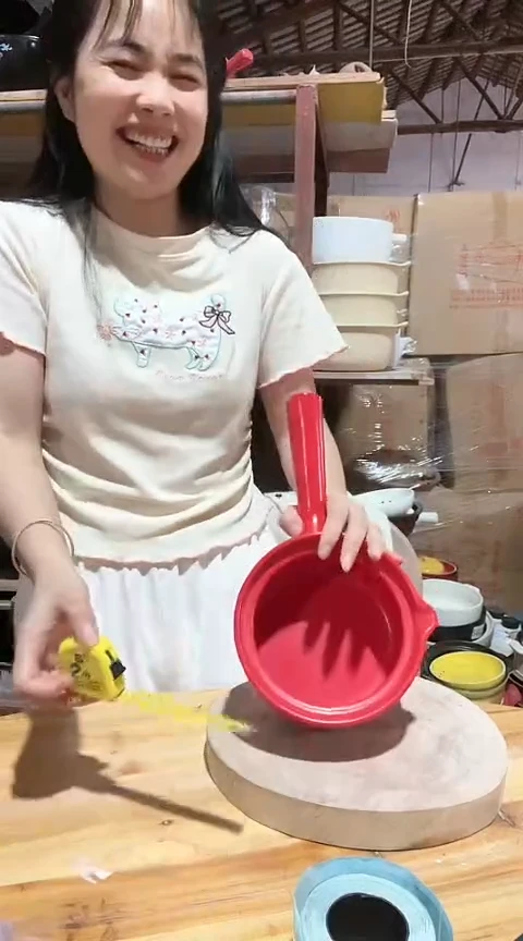 陶大瑕疵红色手把奶锅不带盖