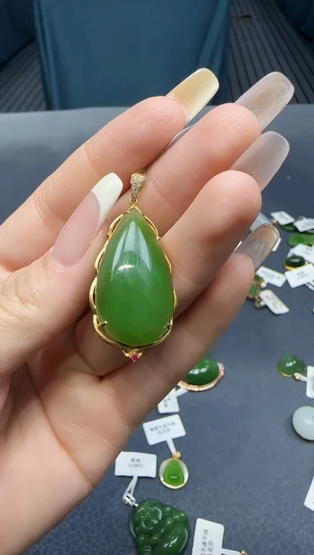 【闪购商品】和田玉挂件18K金镶嵌1