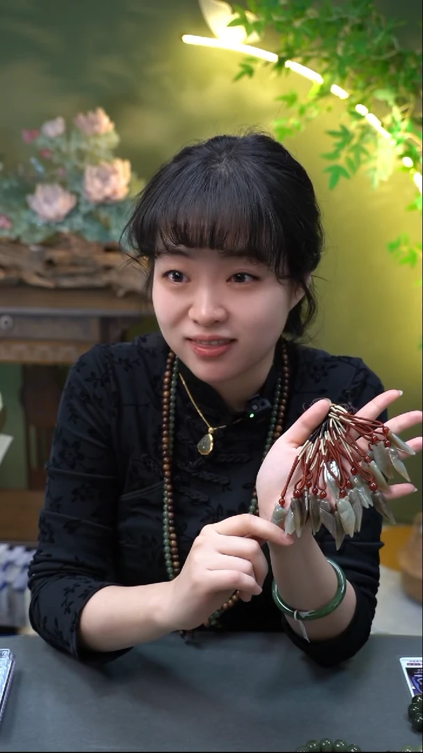 颈饰未镶嵌和田玉一鸣惊人