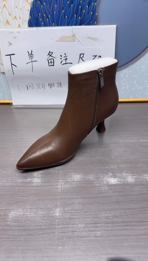 38码棕色牛皮靴子