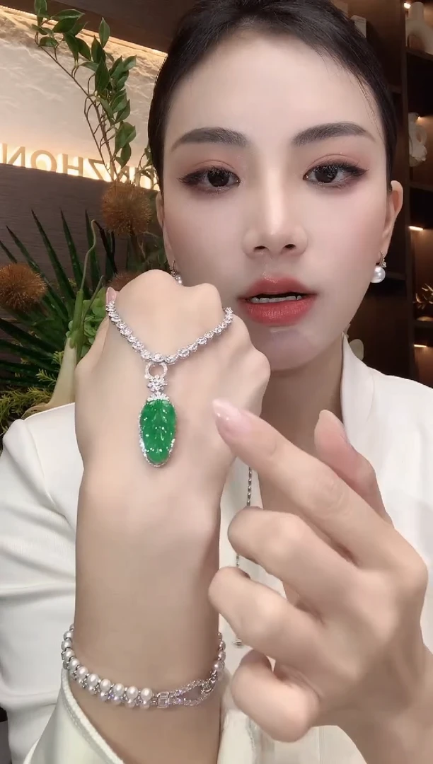 吊坠(不含链)18K金镶嵌翡翠A46