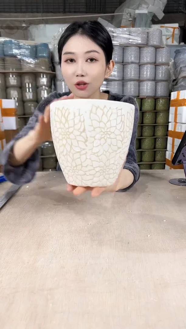 【闪购商品】陶瓷橄榄缩点花小号16x15