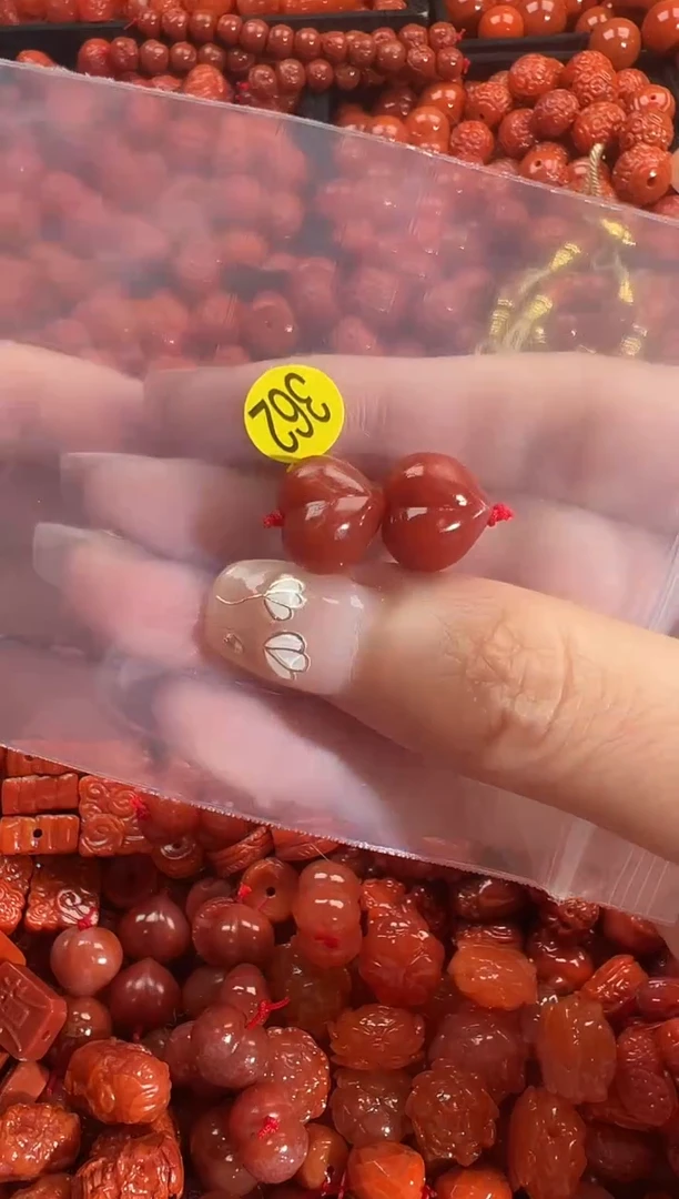 颈饰未镶嵌南红玛瑙诗*1