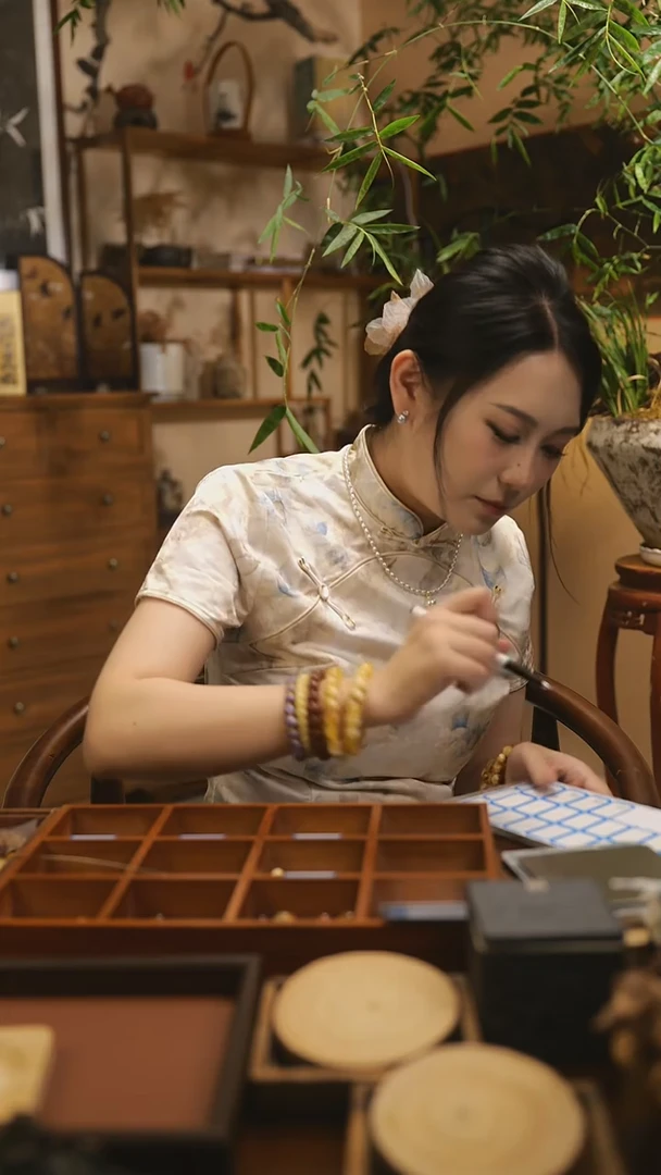 蜜蜡未镶嵌珠宝奇石不****头沁色单珠 18.5多样性发其一