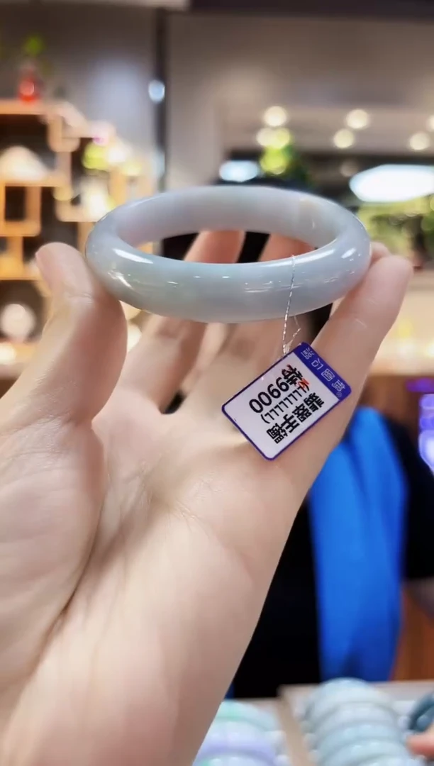 翡翠未镶嵌颈饰55手镯