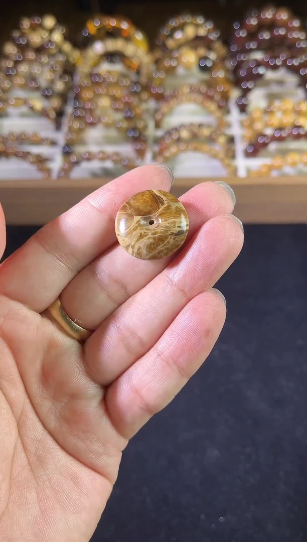 琥珀颈饰未镶嵌22.5mm妖花根珀平安扣