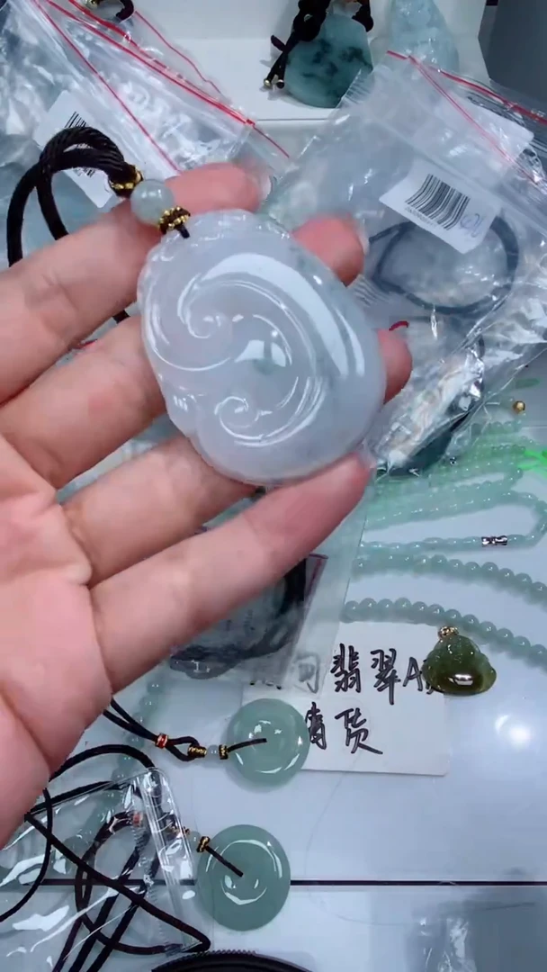 颈饰未镶嵌翡翠吊坠