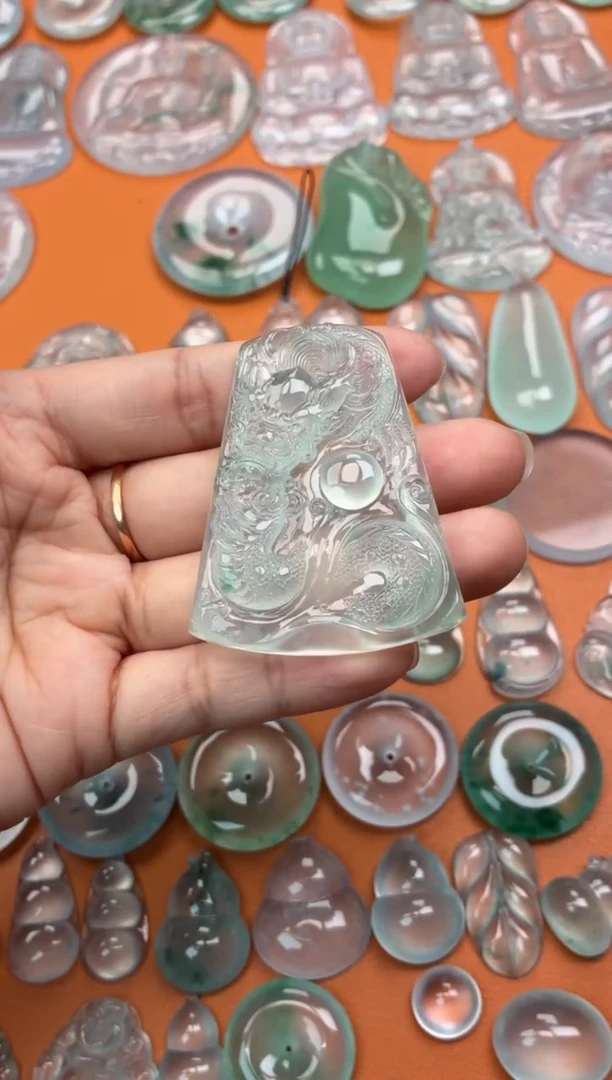 吊坠(不含链)未镶嵌翡翠43 龙牌 53.8 41.4 6.3