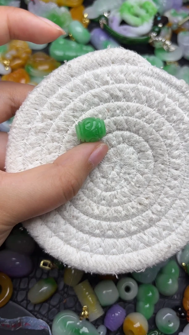 颈饰未镶嵌翡翠缅甸翡翠吊坠
