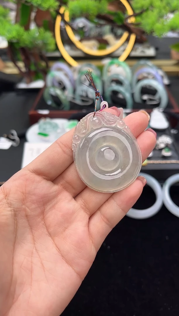 颈饰未镶嵌翡翠吊坠