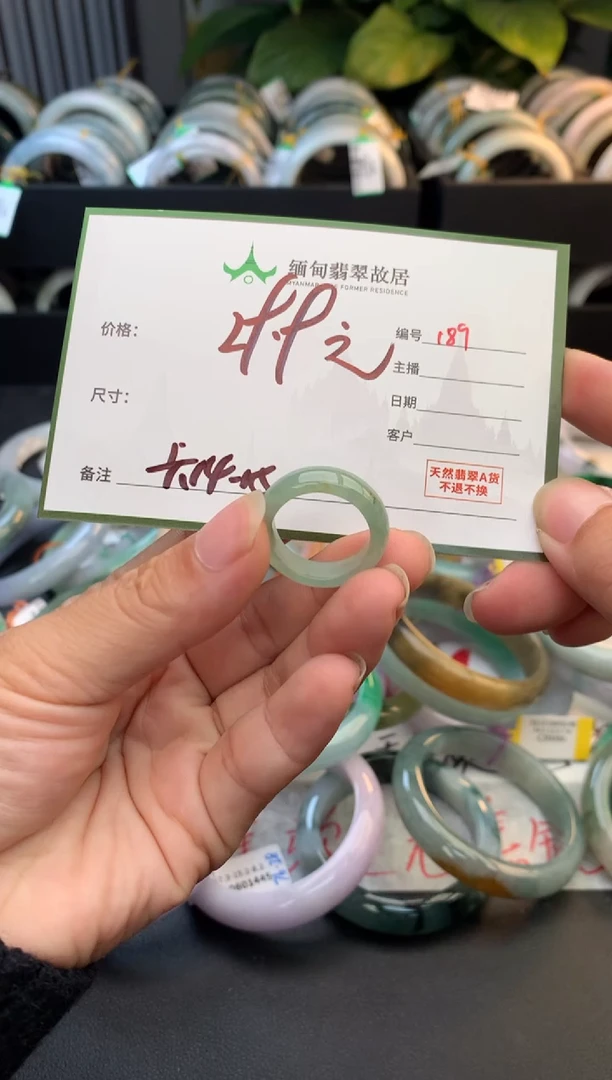 颈饰未镶嵌翡翠毛货需精细抛光+多人