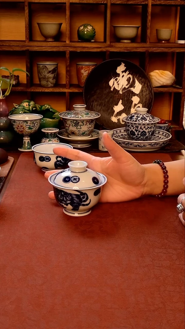 【手工手绘八方来财青花盖碗】