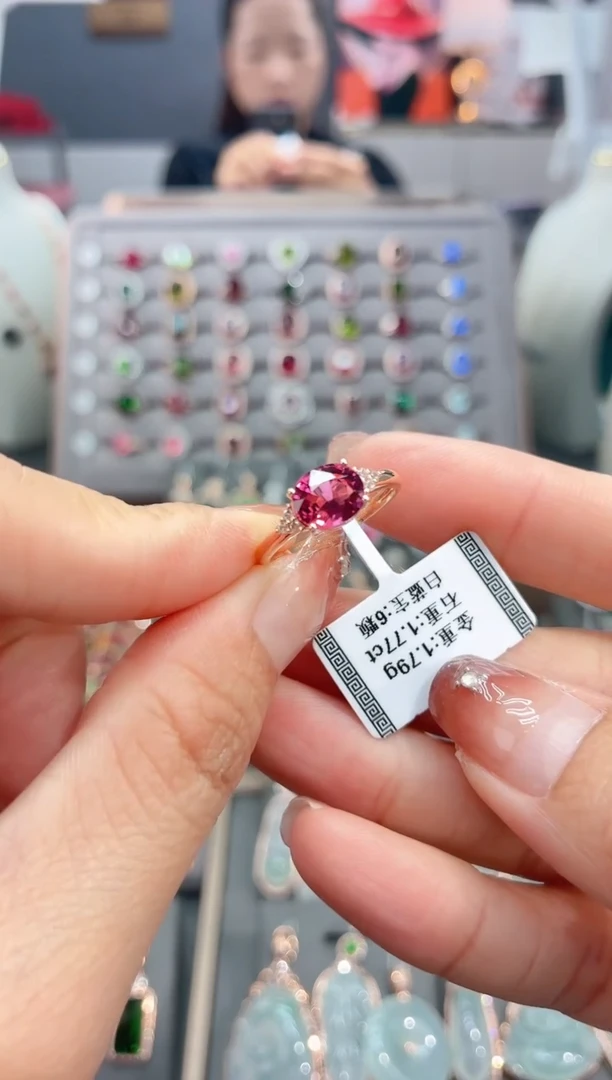 18K金镶嵌戒指碧玺1.77