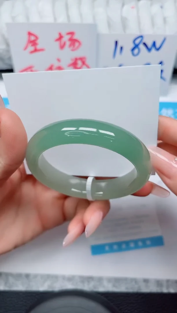 未镶嵌手镯石英质玉127-56.8