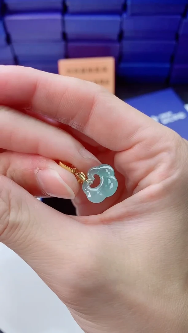 翡翠未镶嵌颈饰