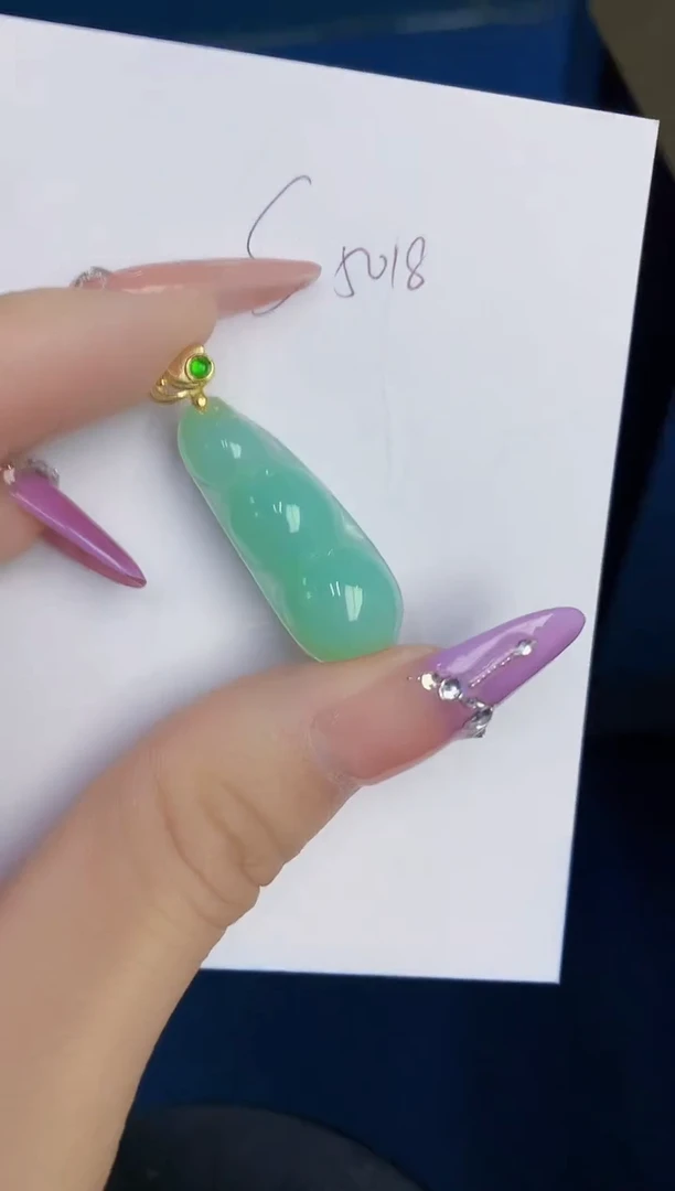 翡翠未镶嵌颈饰天然缅甸a货翡翠