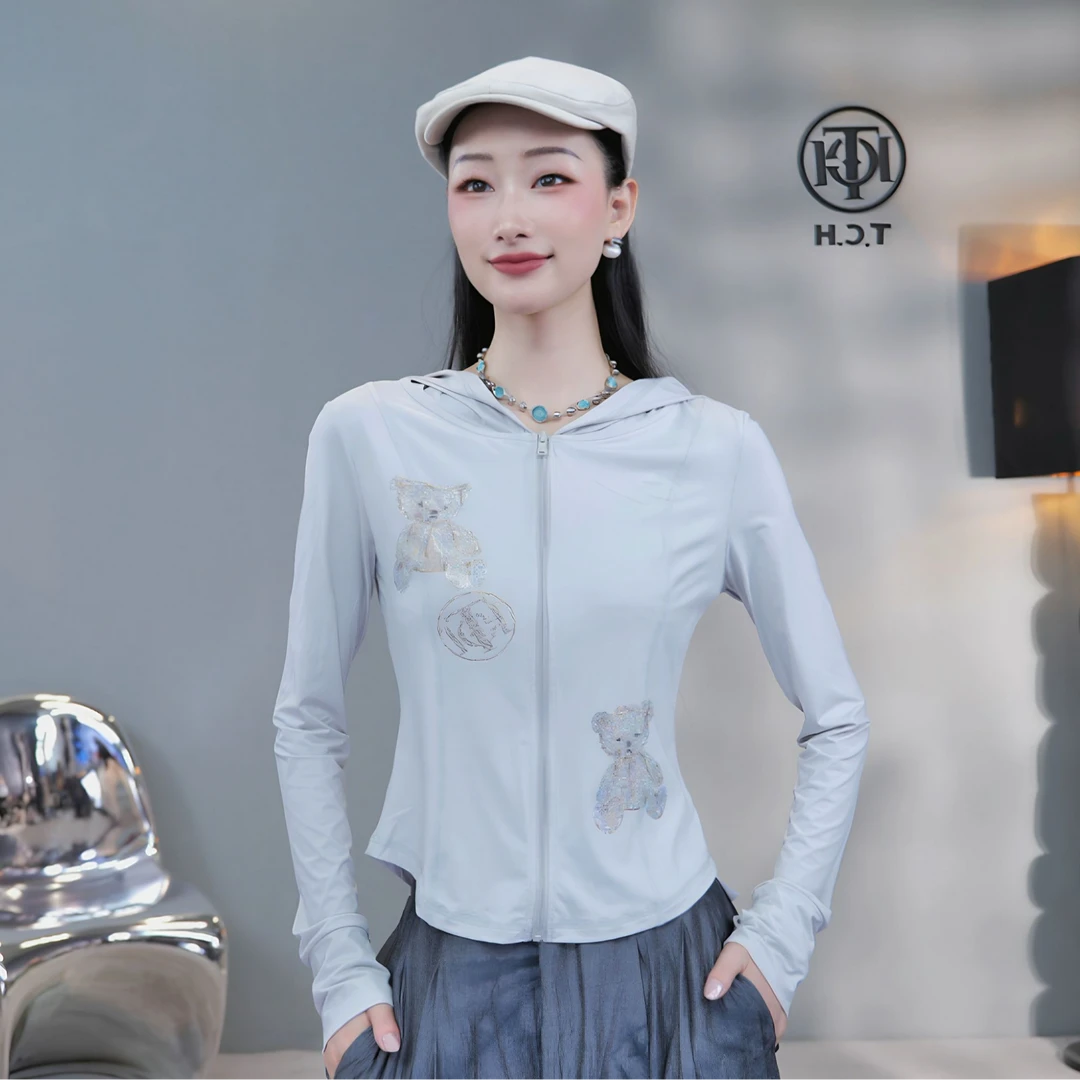 TCH轻奢烫钻工艺灰色小熊时尚防晒服短外套女T75B27E1023私服tch