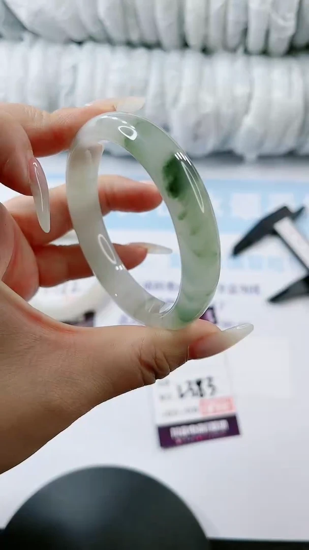 【闪购商品】石英质玉手镯未镶嵌多样性发货L383