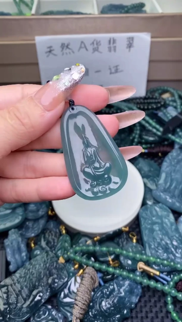 翡翠未镶嵌颈饰
