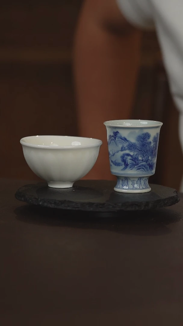 景德镇手绘青花山水芭蕉马蹄杯
