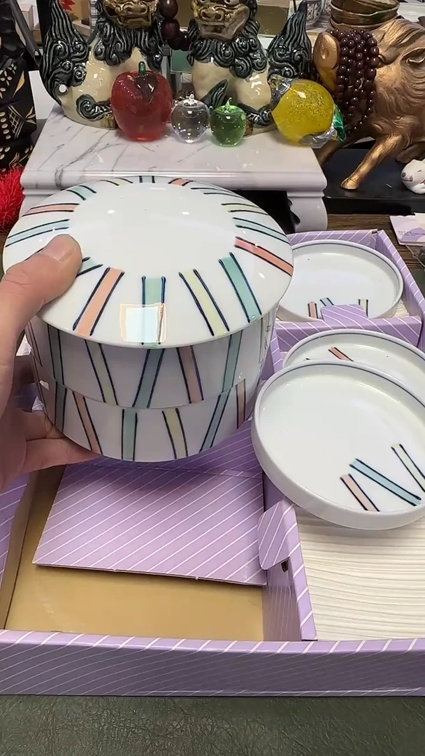 241带款瓷2层罐加5小盘