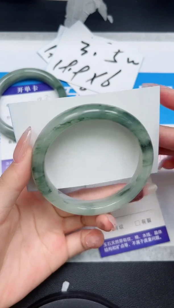 【闪购商品】石英质玉手镯合金189