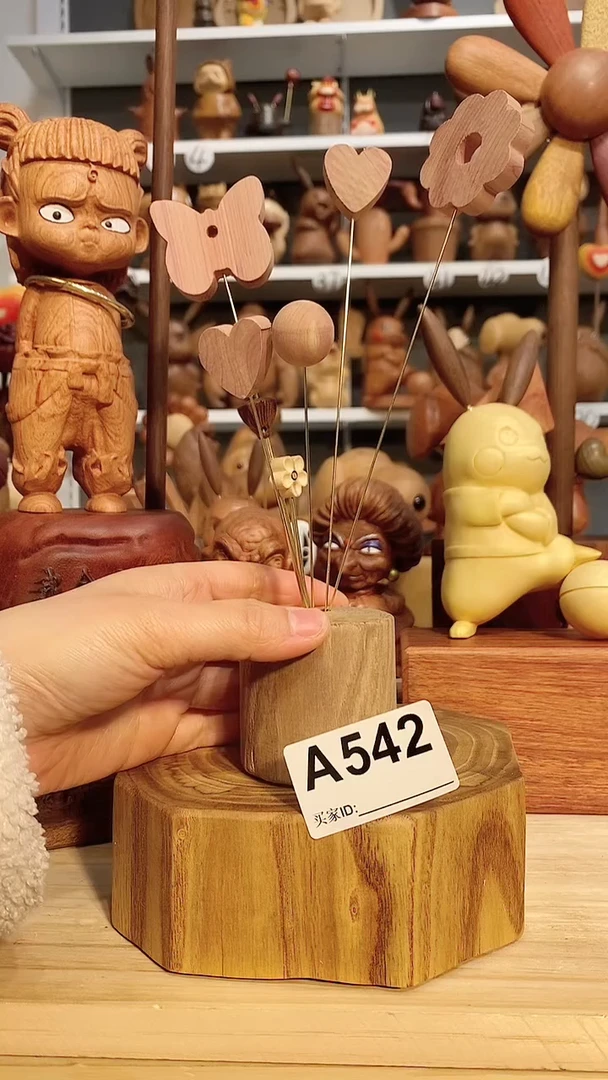 【闪购商品】木木雕摆件可爱卡通