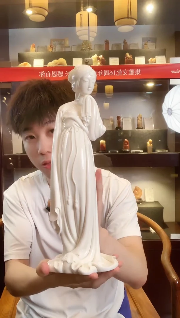 摆件中国白德化大师瓷   仕女