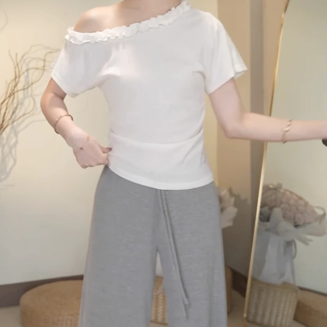 夏季韩系木耳边斜肩领口通勤收腰设计纯欲百搭T恤