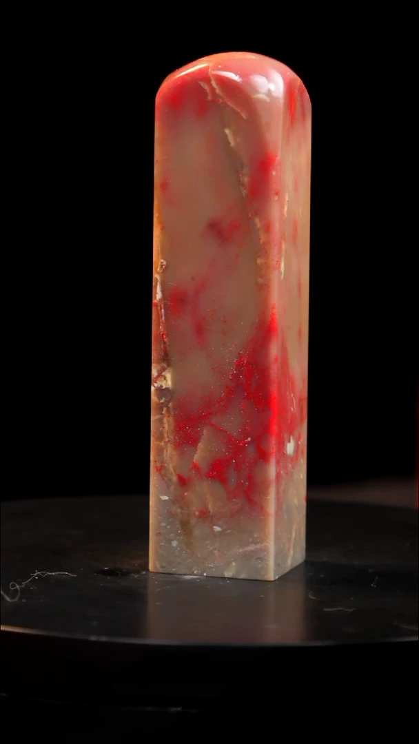 鸡血石牛角冻鸡血石