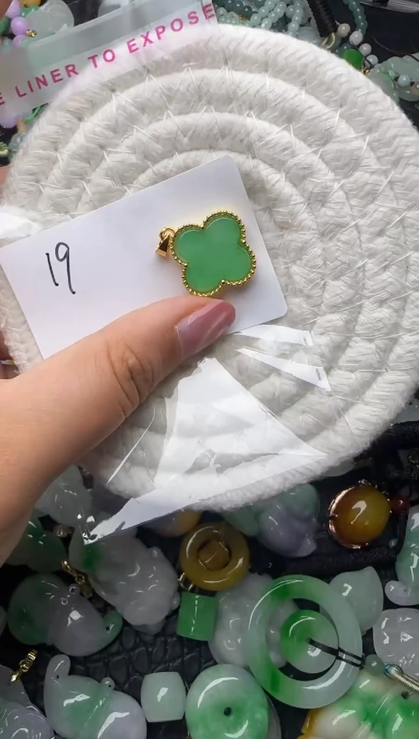 颈饰未镶嵌翡翠缅甸翡翠吊坠
