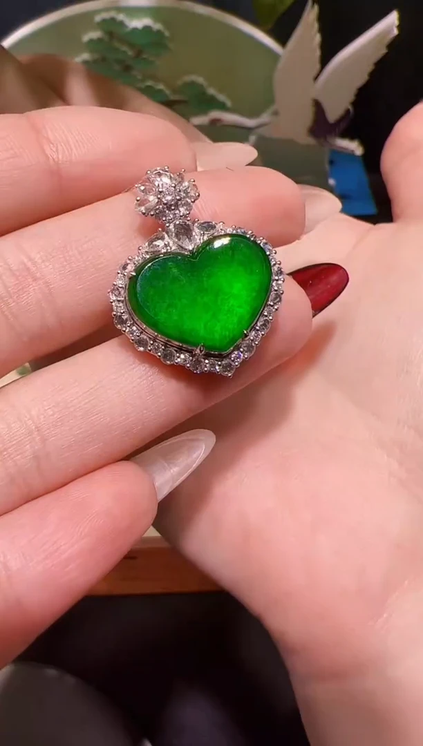 【闪购商品】翡翠吊坠(不含链)18K金镶嵌吊坠