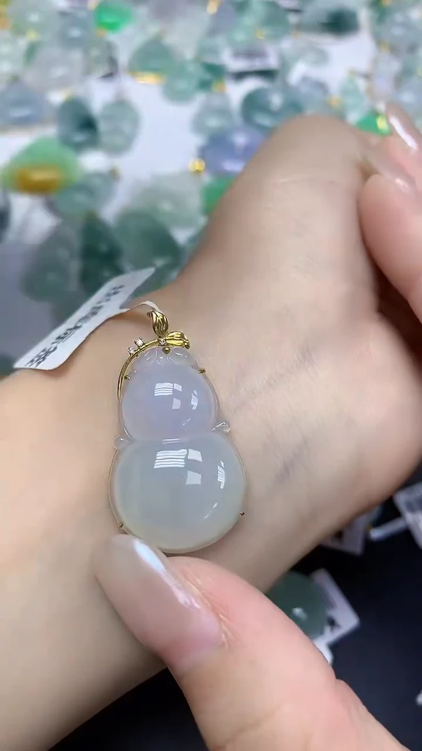翡翠18K金镶嵌颈饰天然缅甸翡翠A货