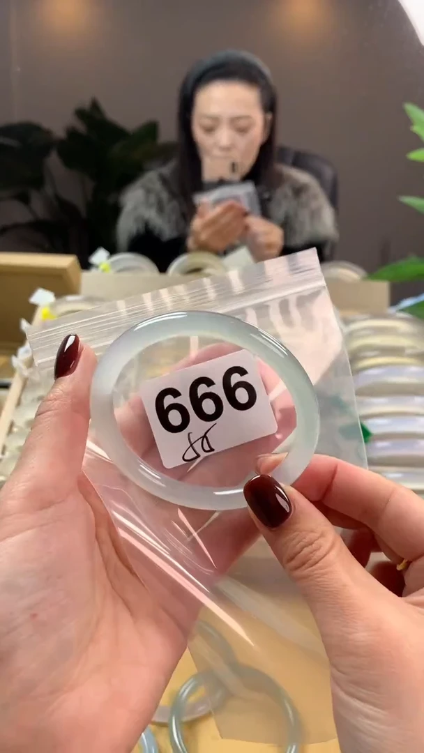 【闪购商品】玛瑙/玉髓手镯未镶嵌666