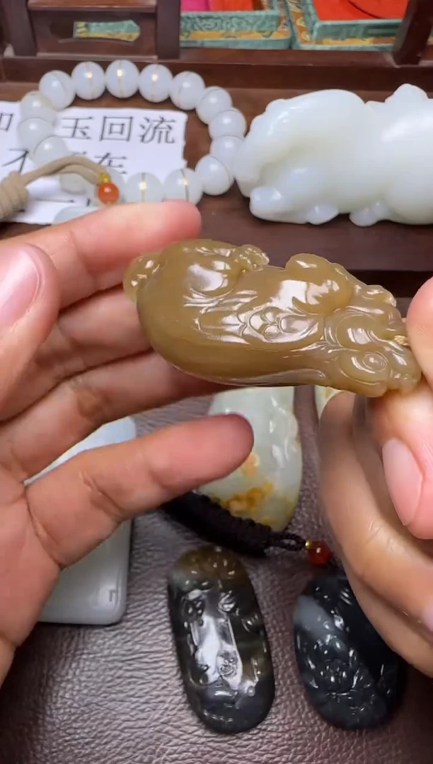 未镶嵌和田玉挂件和田玉挂件