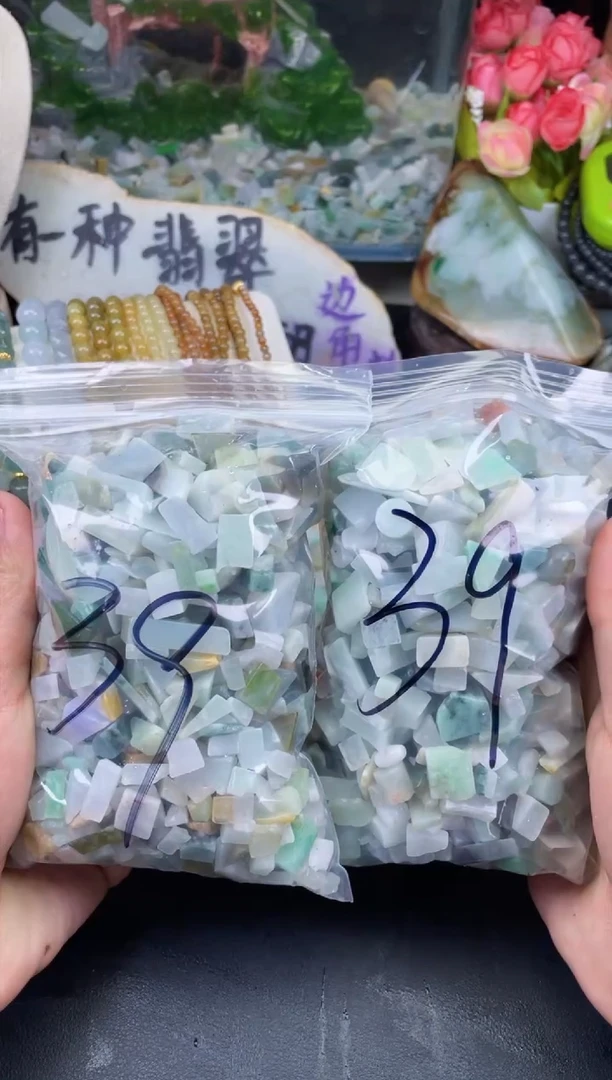 【闪购商品】翡翠颈饰未镶嵌天然翡翠边角迷你号1000克39
