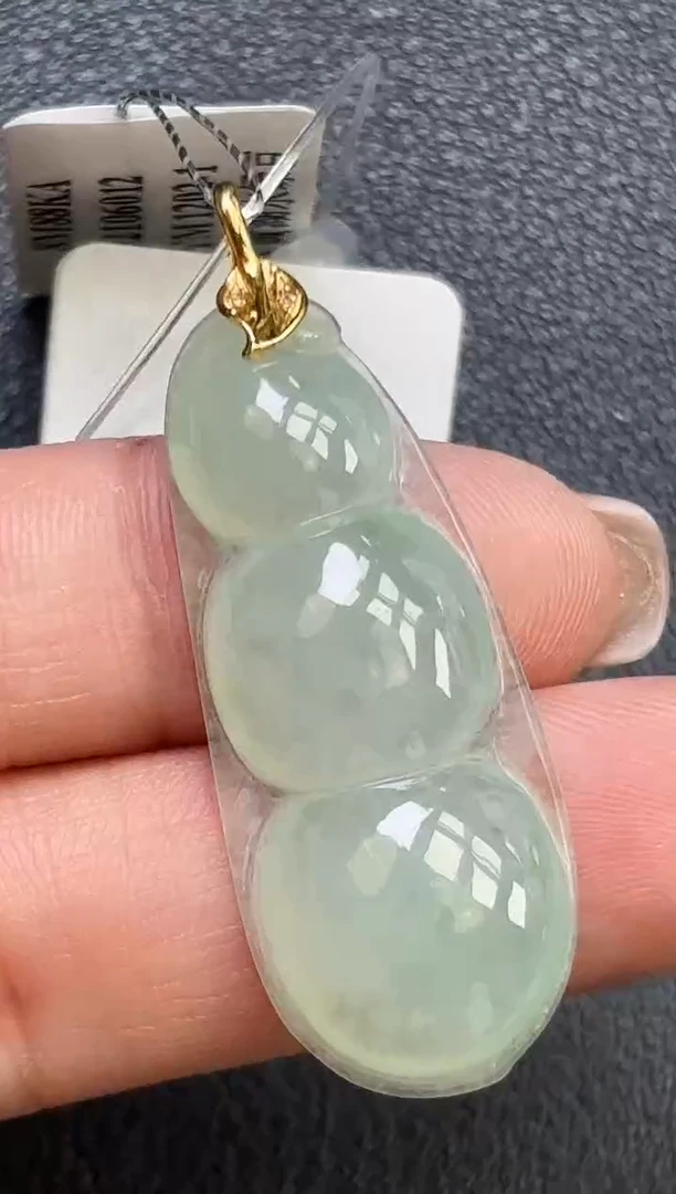 颈饰18K金镶嵌翡翠豆子