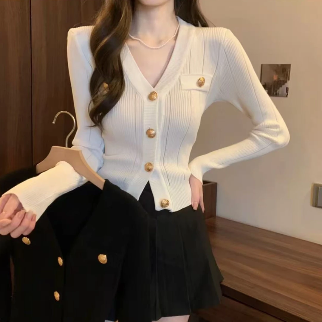 法式小香风v领短款打底毛衣女秋季收腰修身内搭长袖针织开衫上衣