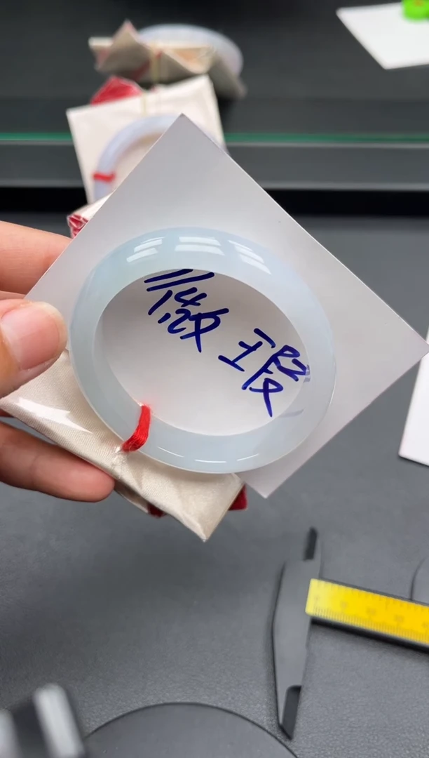 未镶嵌手镯（贵妃镯）翡翠多人