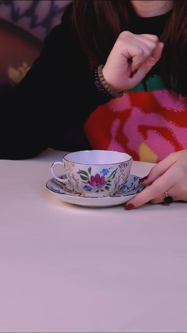 每天早上六点（草之祝愿杯碟）