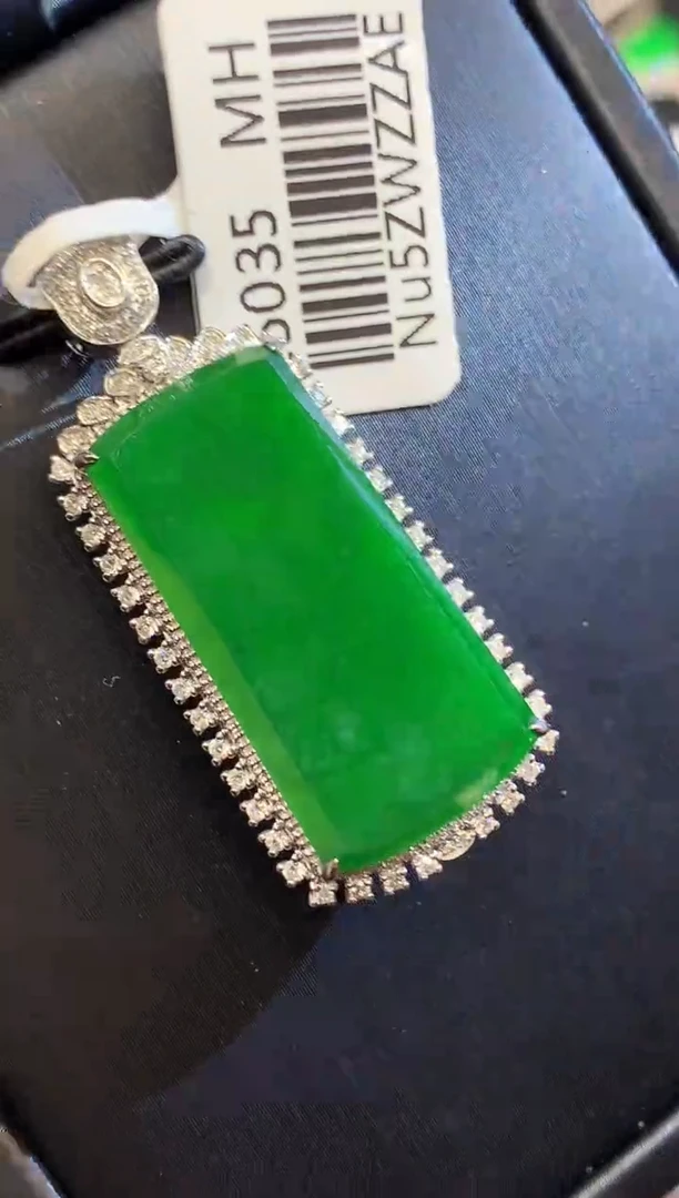 吊坠(不含链)18K金镶嵌翡翠多样性发其一