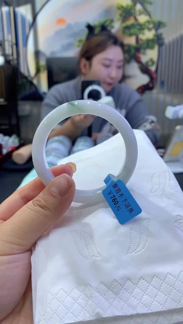 【闪购商品】翡翠手镯未镶嵌多人03851