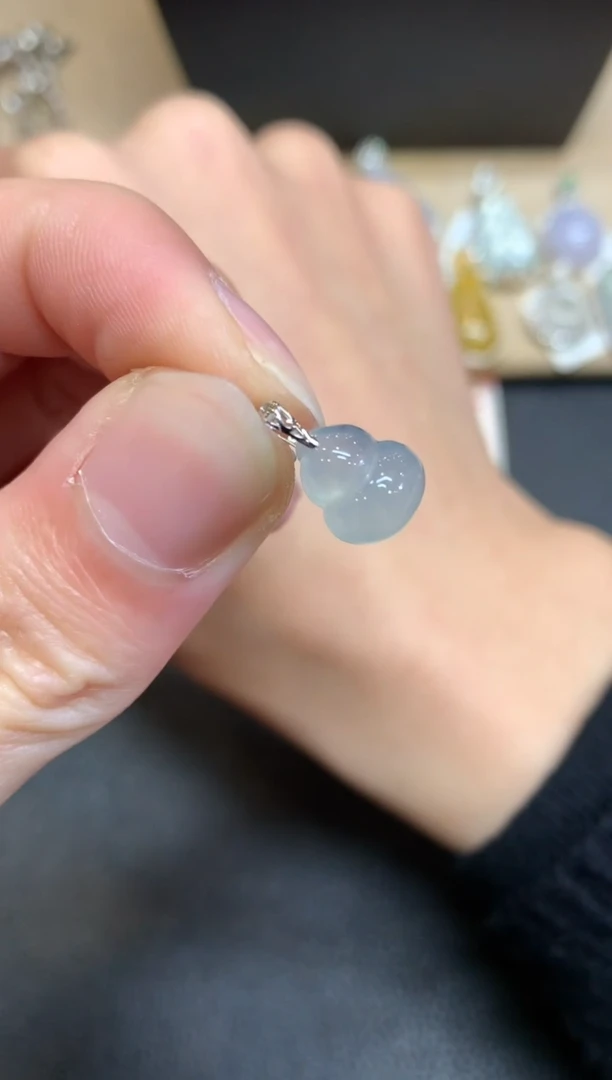 【闪购商品】翡翠颈饰18K金镶嵌葫芦【无服务费】