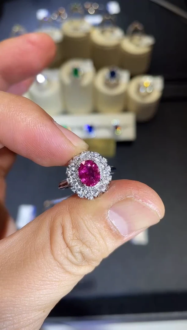 戒指蓝宝石18K金镶嵌1.52ct