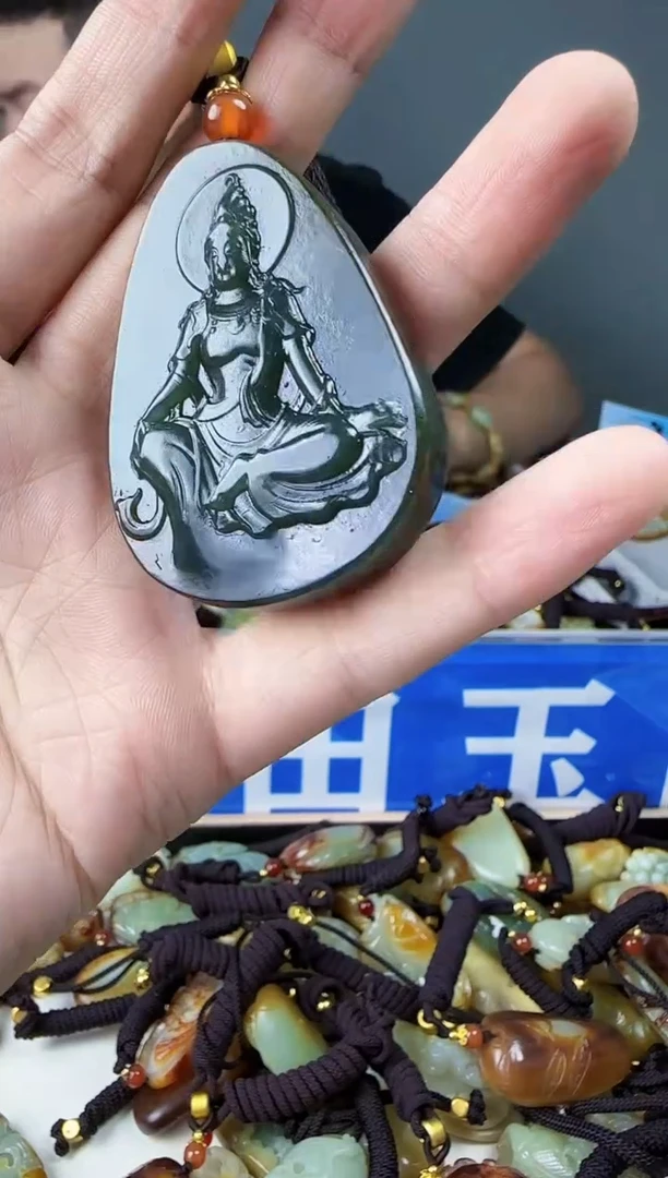 和田玉未镶嵌颈饰1