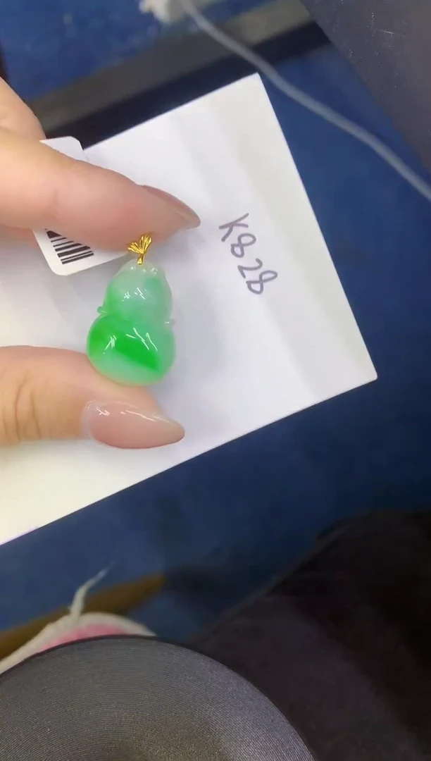 颈饰18K金镶嵌翡翠缅甸天然翡翠A货