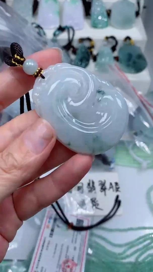 颈饰未镶嵌翡翠吊坠