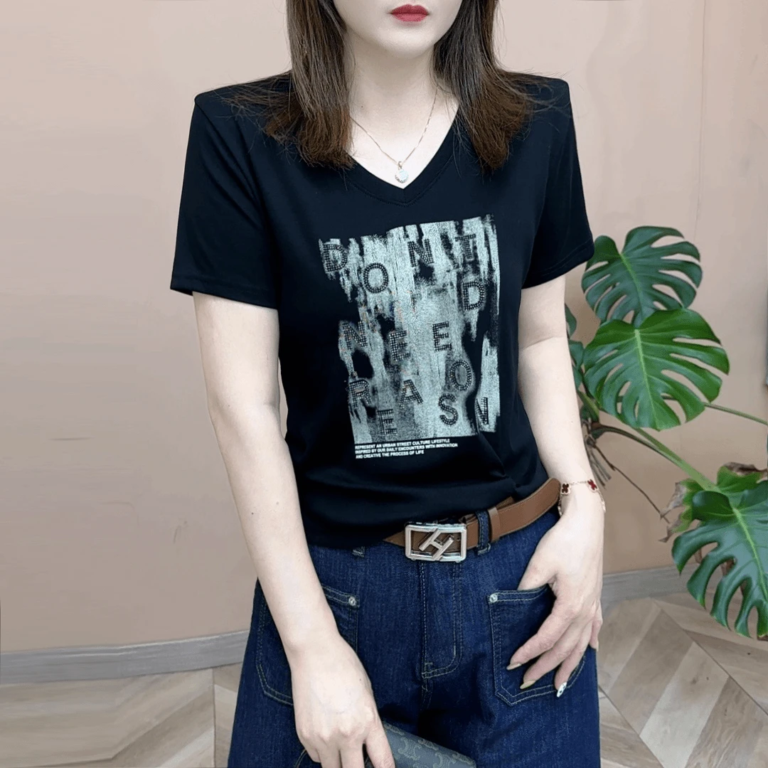 2025夏季新款字母气质印花百搭显瘦时尚休闲上衣t恤短袖v领遮肉女