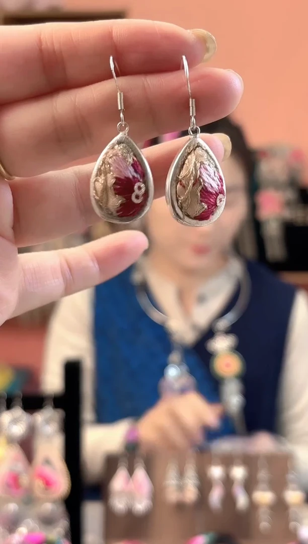 织绣艺枝独绣手工饰品95